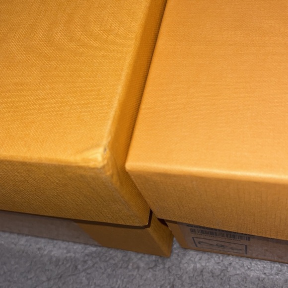 Tod’s boxes empty - Picture 5 of 13